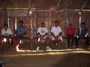 Yúriwawa men talking in their longhouse: Roque is the little one in red